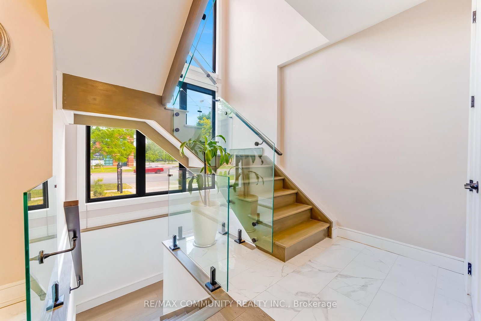 856 Kennedy Road • Toronto, ON photo 34