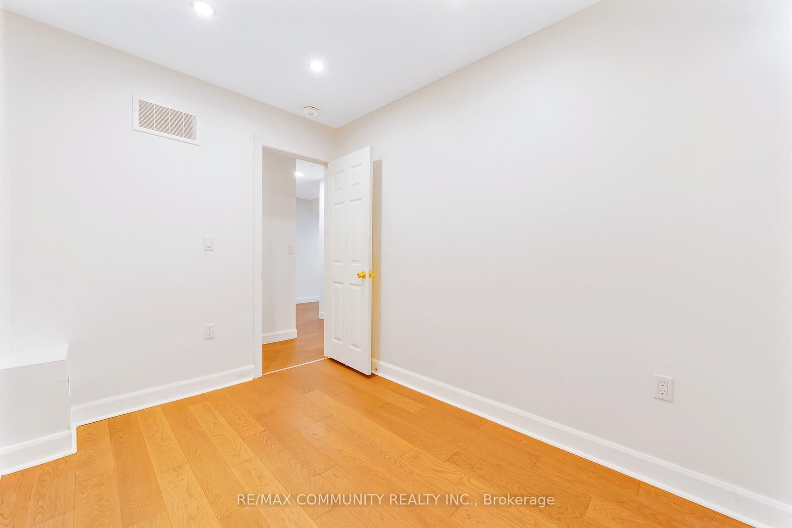 856 Kennedy Road • Toronto, ON photo 44