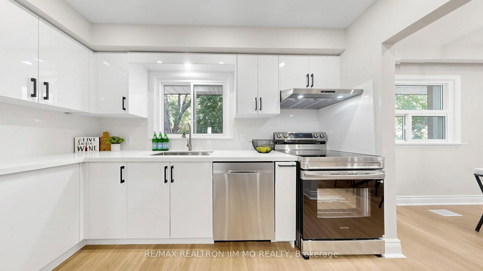 2571 Kennedy Road • Toronto, ON photo 10
