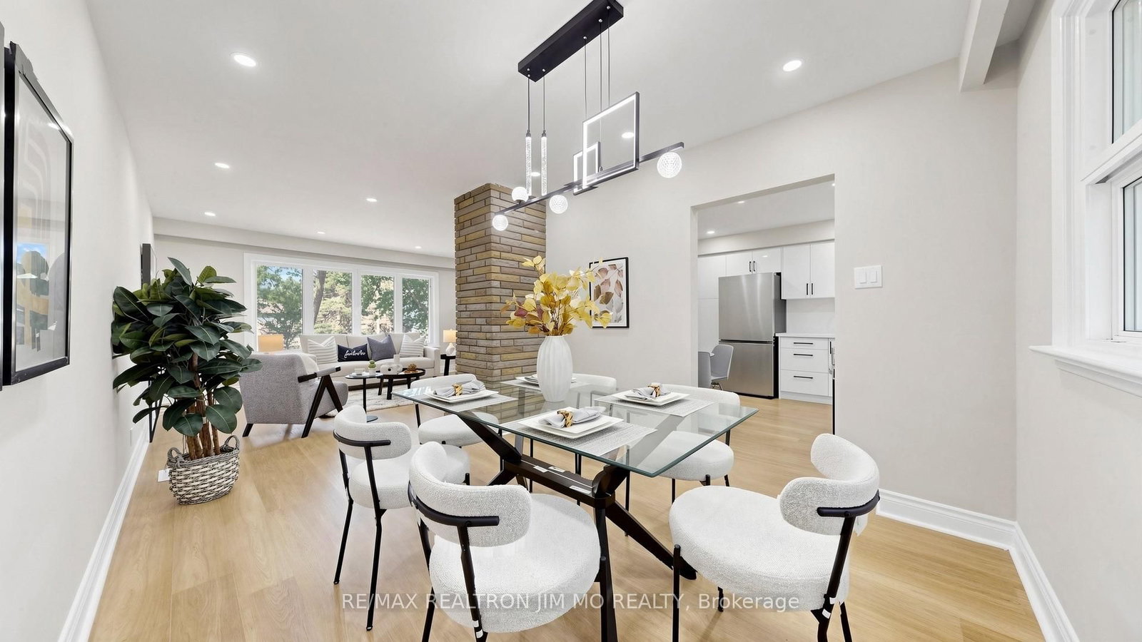 2571 Kennedy Road • Toronto, ON photo 13