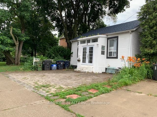 966 Dundas Street E • Toronto, ON photo 3