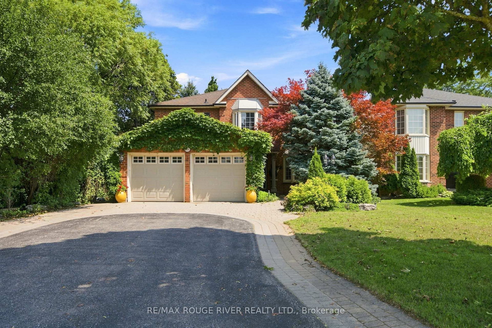 909 Ridge Valley Drive • Oshawa, ON photo 1