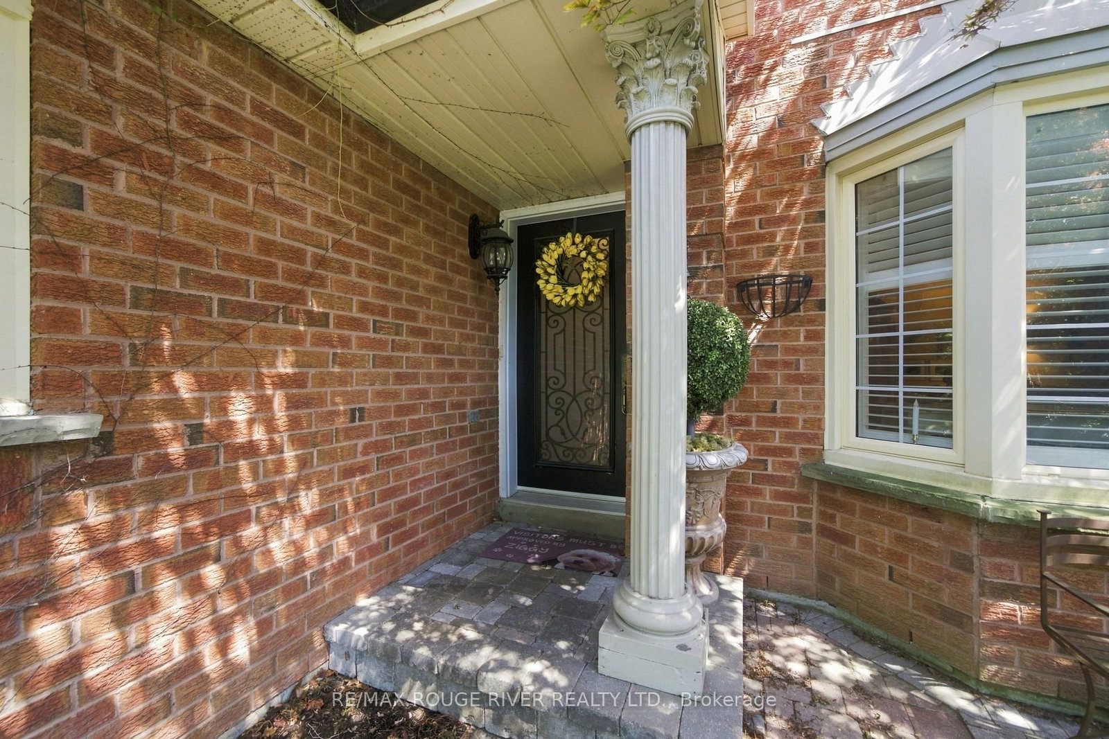 909 Ridge Valley Drive • Oshawa, ON photo 2