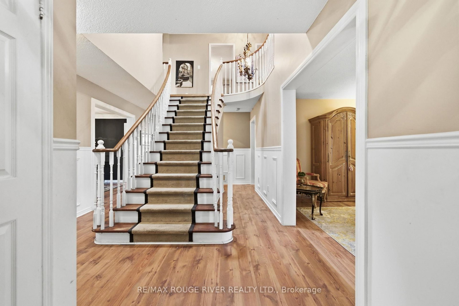 909 Ridge Valley Drive • Oshawa, ON photo 4