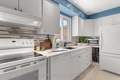 18 Longstaff Drive • Ajax, ON photo 4