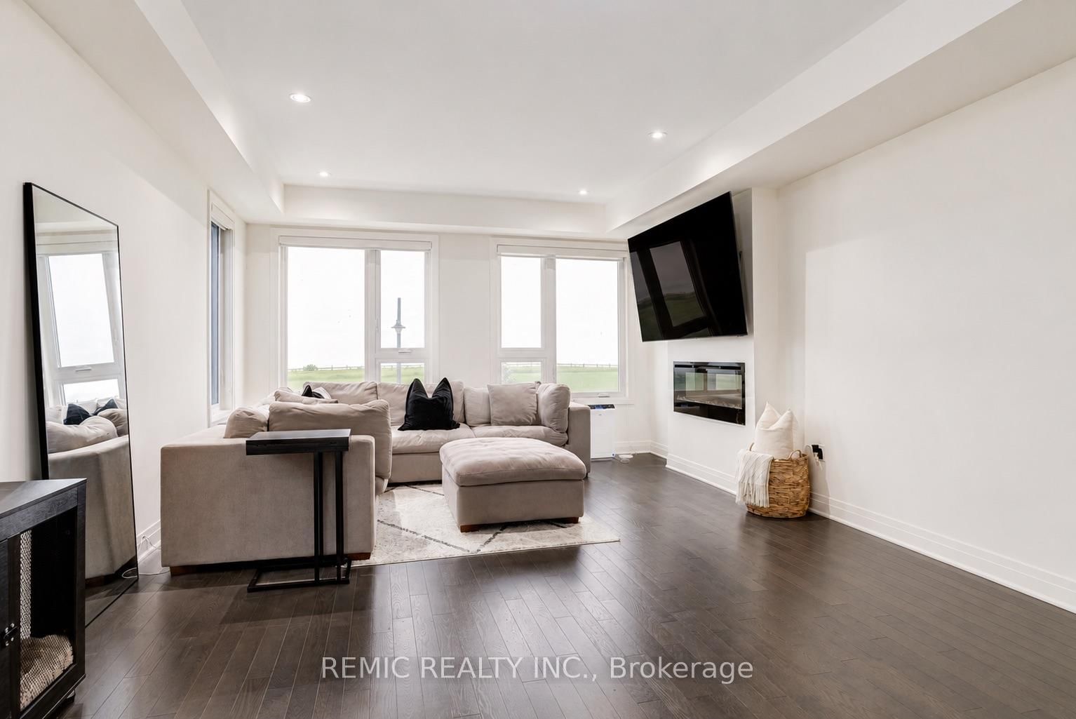 739 Port Darlington Road • Clarington, ON photo 12