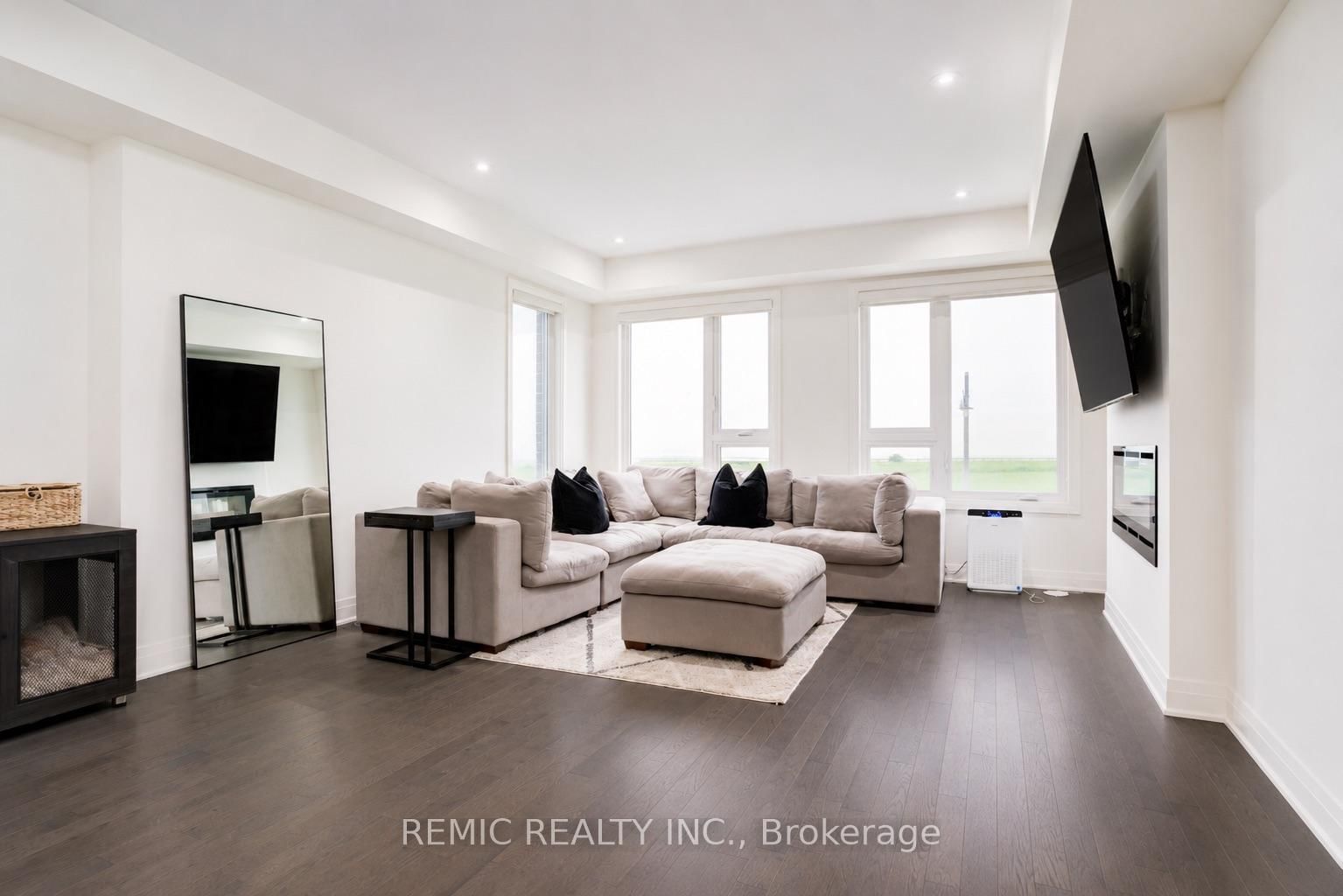 739 Port Darlington Road • Clarington, ON photo 13