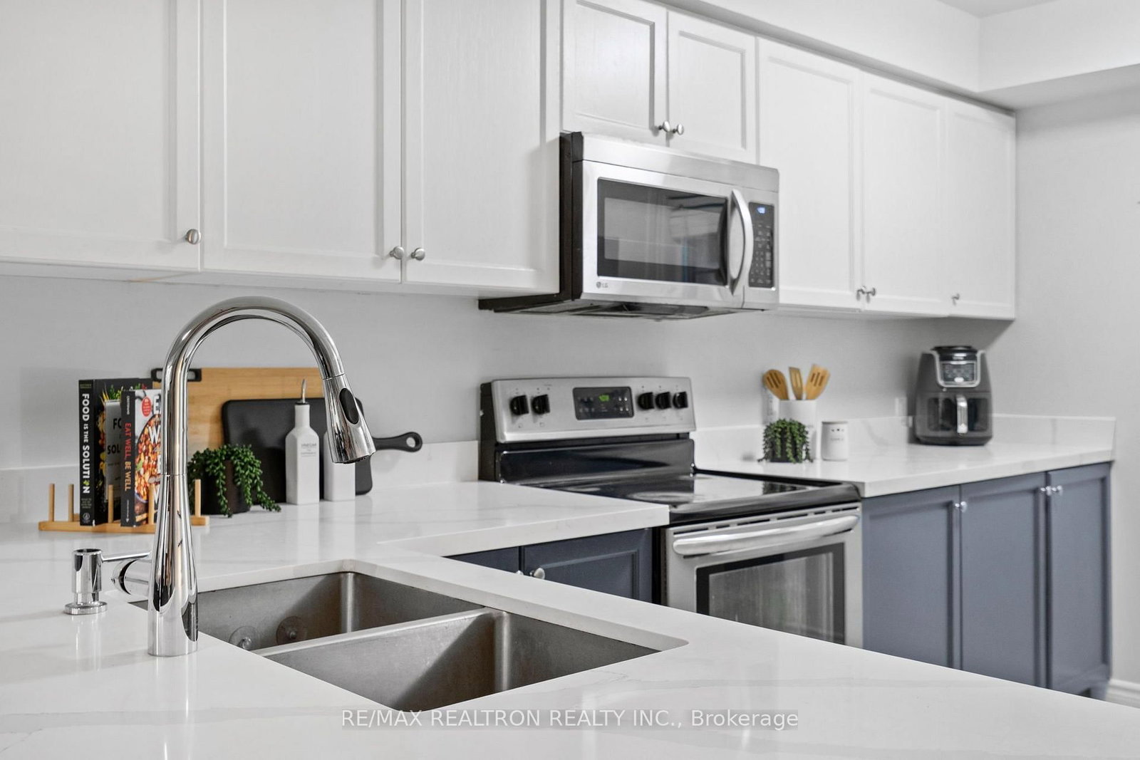 7 Torr Lane • Ajax, ON photo 12