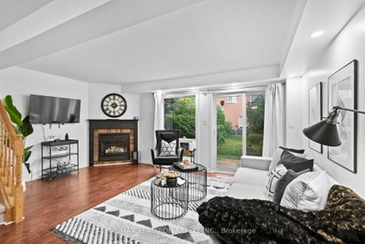 7 Torr Lane • Ajax, ON photo 6