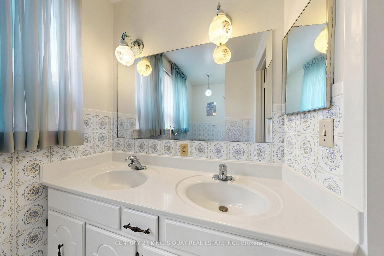35 Coxwell Avenue • Toronto, ON photo 31