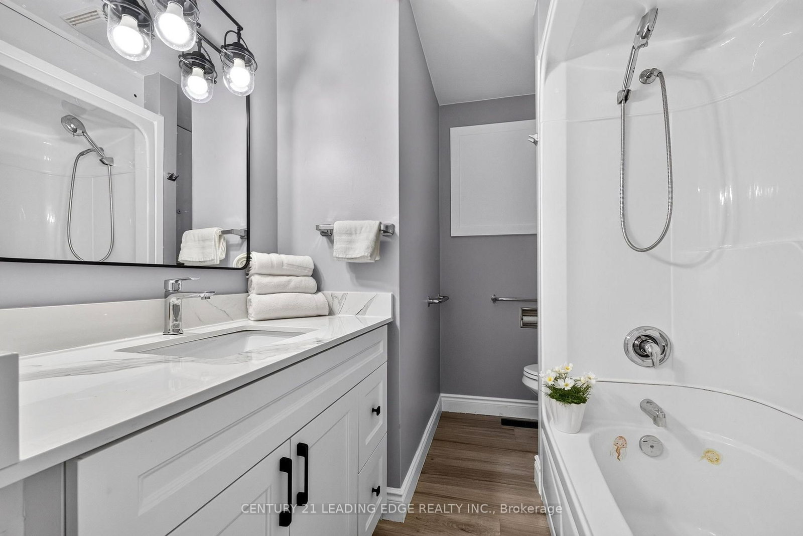 382 Fairlawn Street • Oshawa, ON photo 25