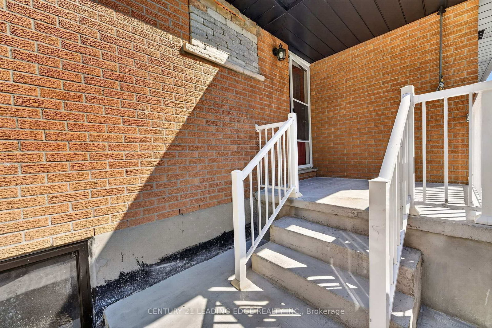 382 Fairlawn Street • Oshawa, ON photo 28