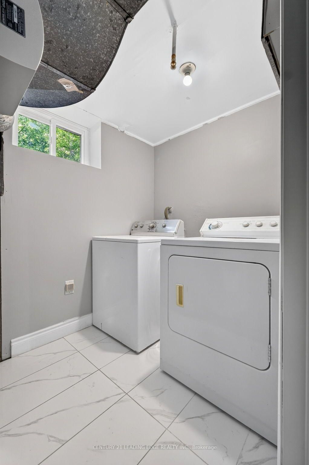 382 Fairlawn Street • Oshawa, ON photo 37