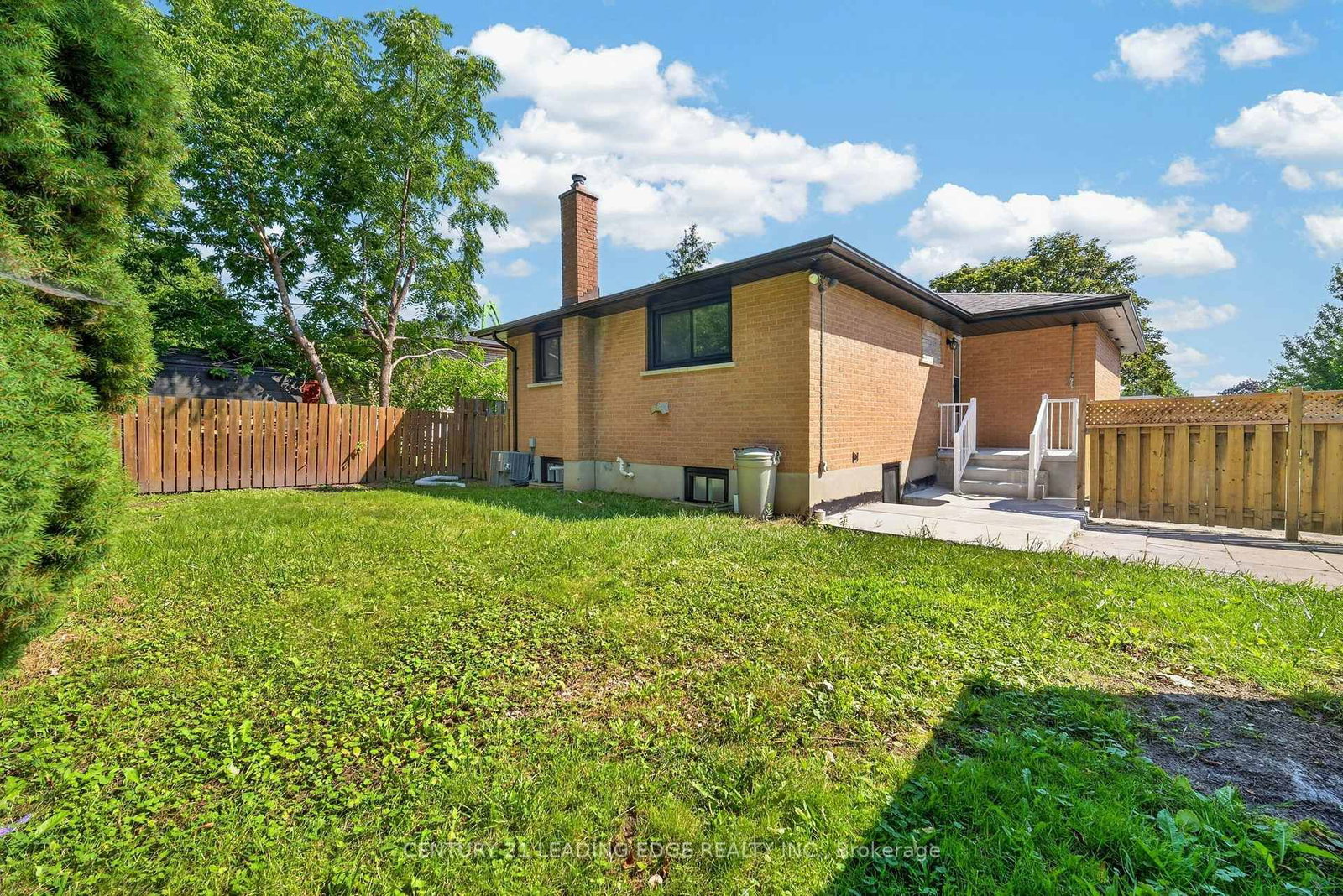 382 Fairlawn Street • Oshawa, ON photo 46