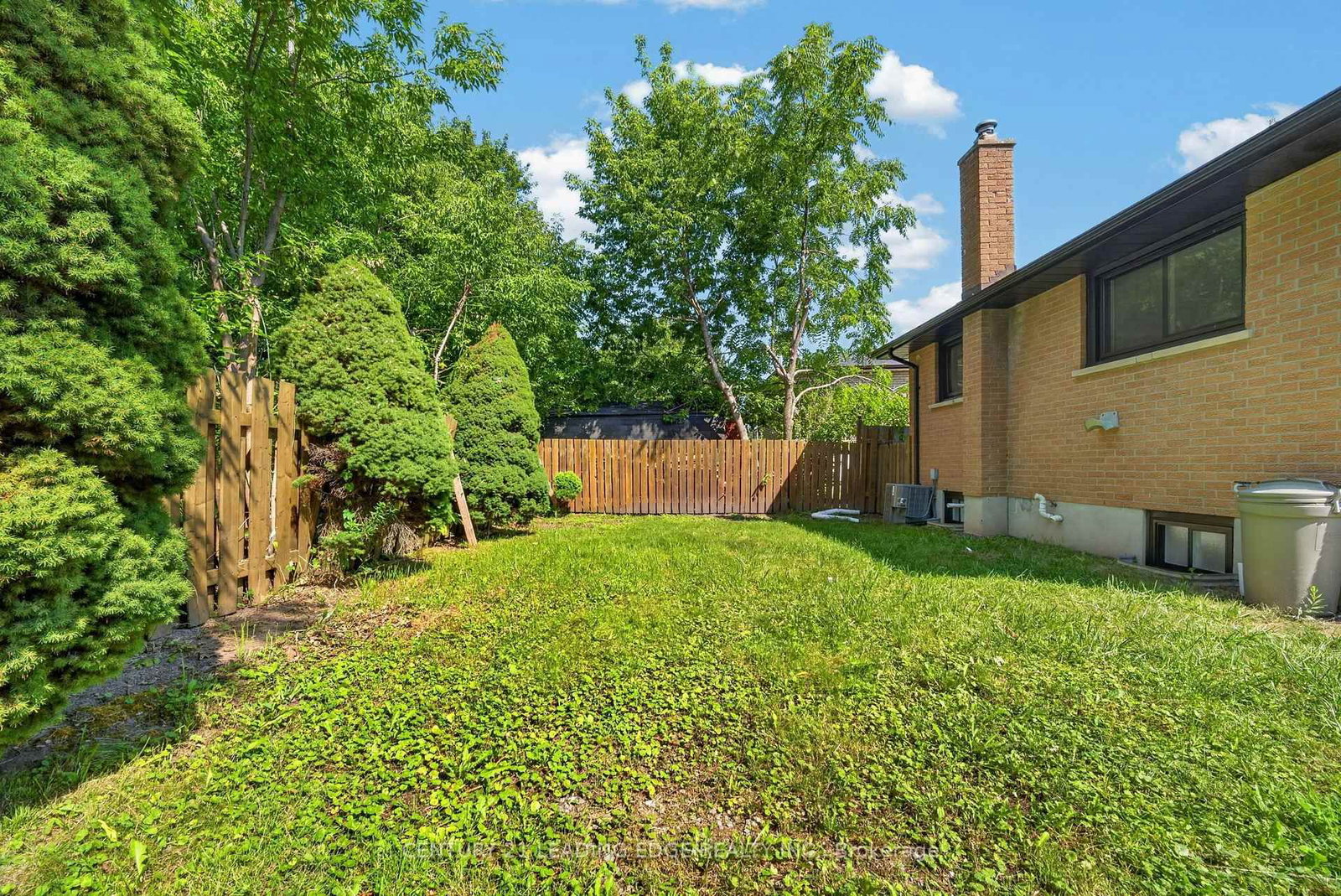 382 Fairlawn Street • Oshawa, ON photo 47