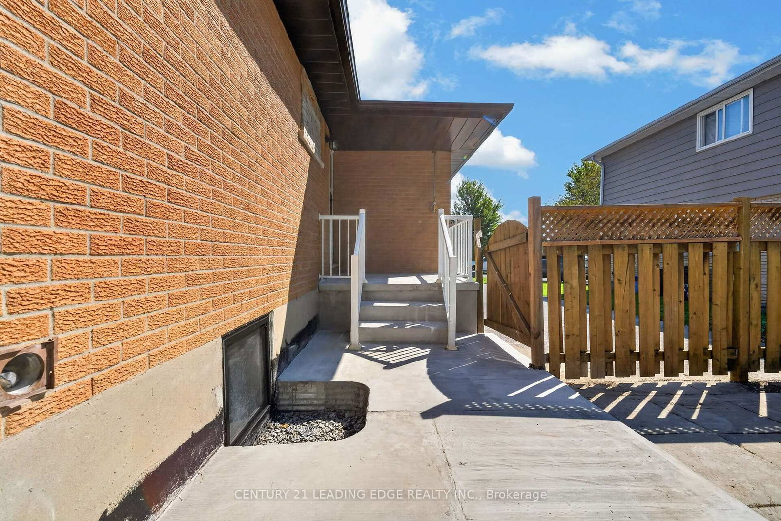 382 Fairlawn Street • Oshawa, ON photo 48