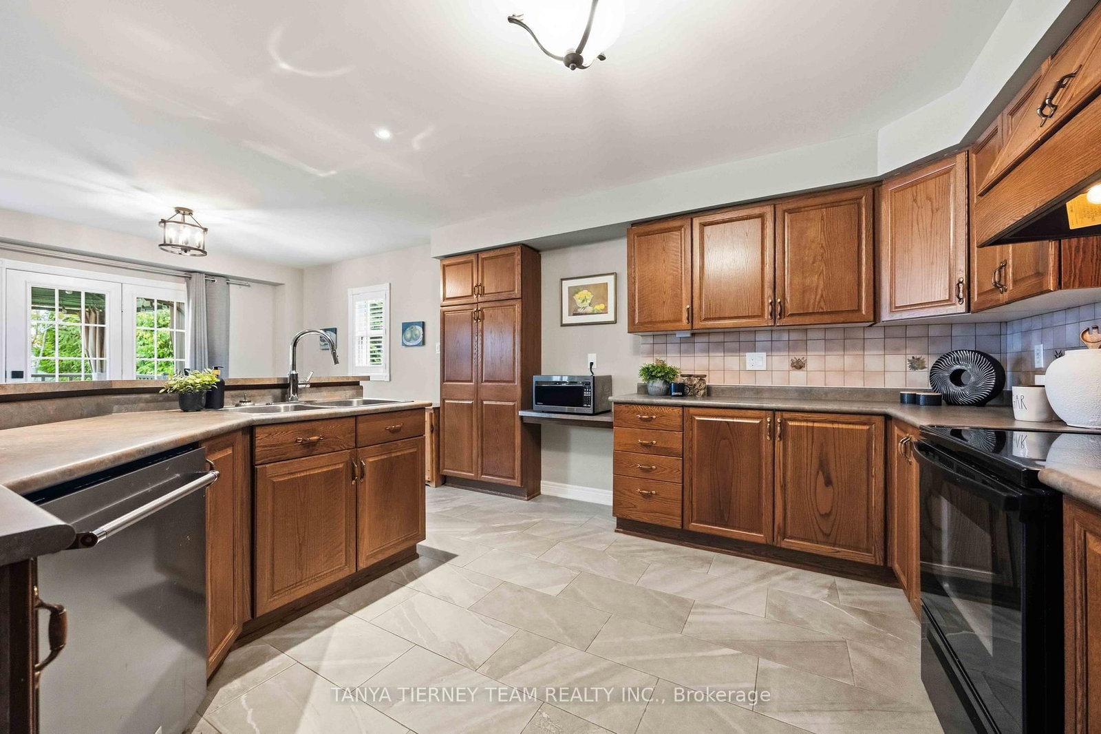 16 Waring Avenue • Whitby, ON photo 13