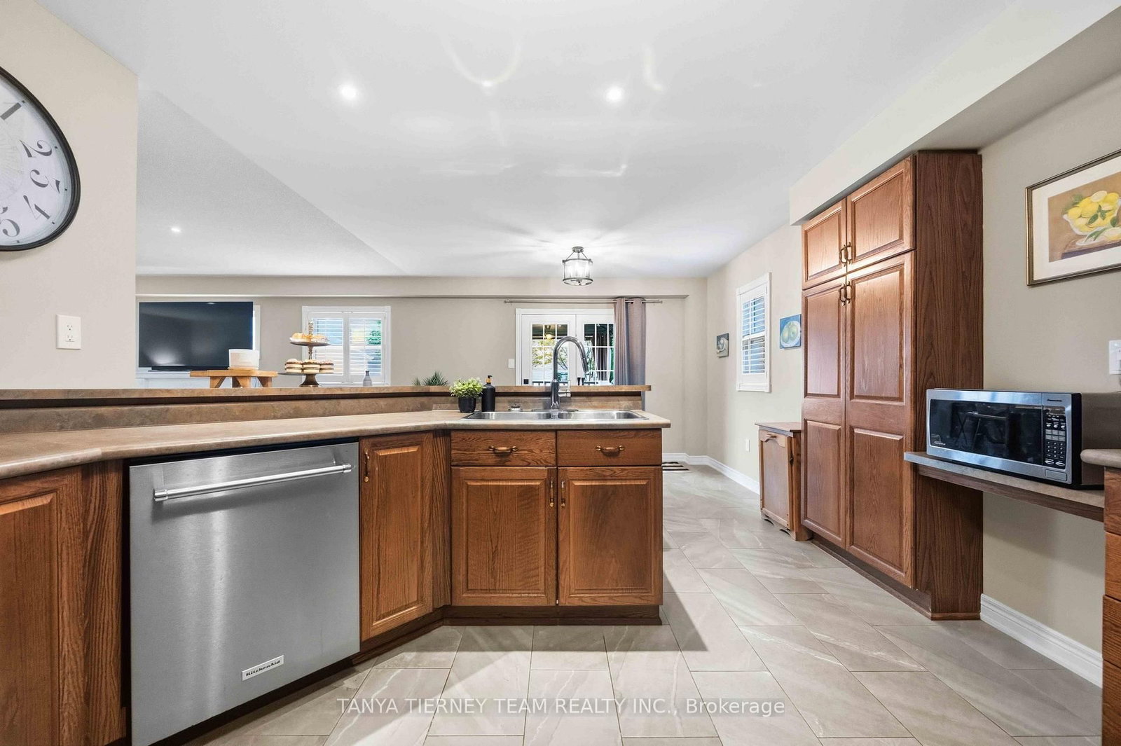 16 Waring Avenue • Whitby, ON photo 14