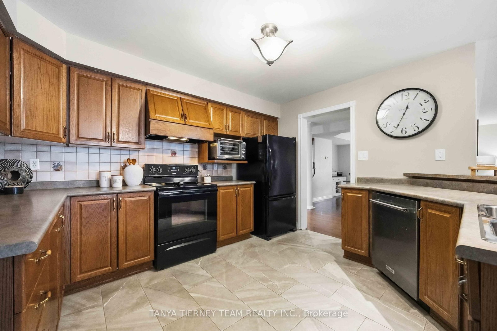 16 Waring Avenue • Whitby, ON photo 15