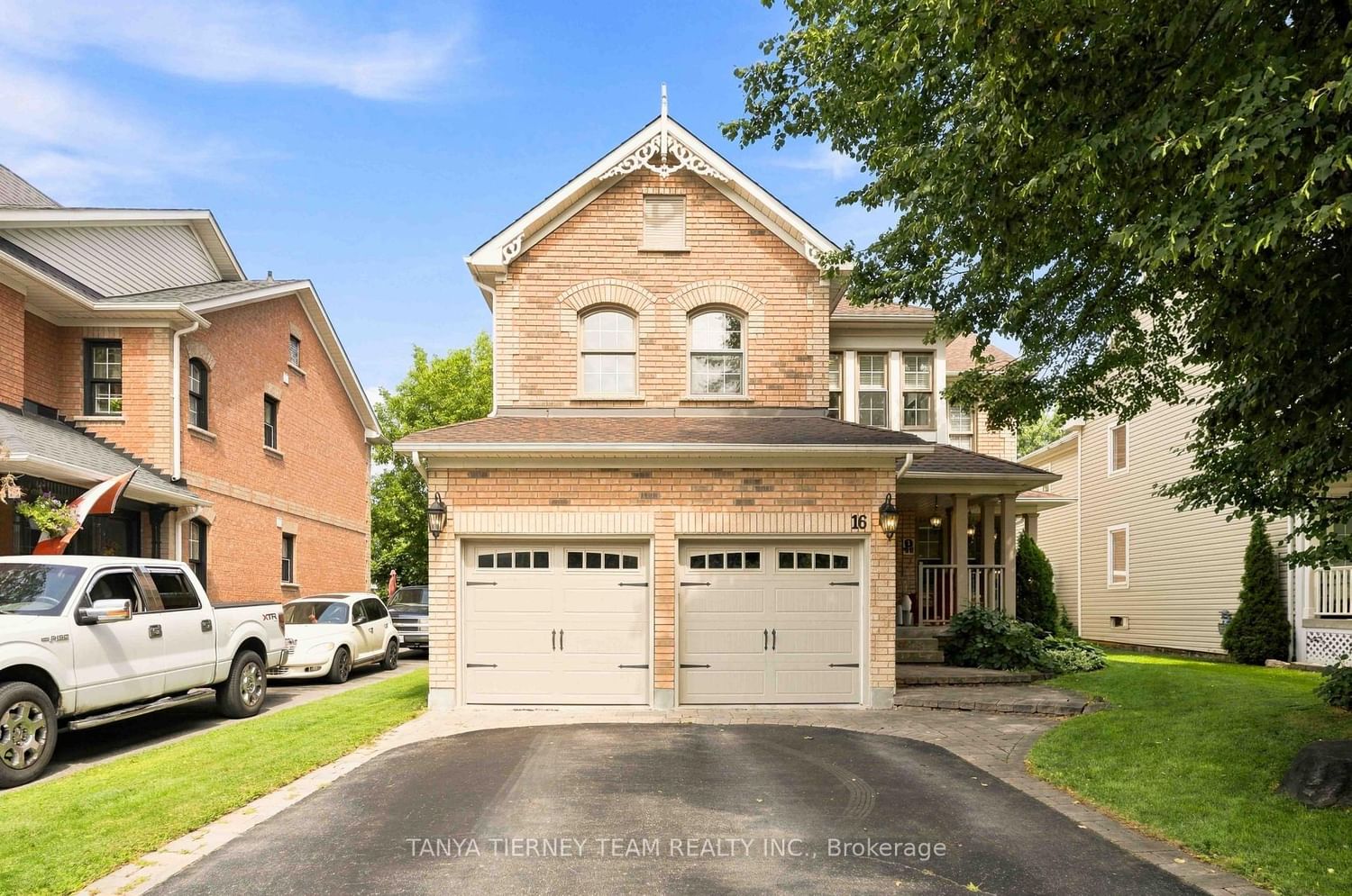 16 Waring Avenue • Whitby, ON photo 2