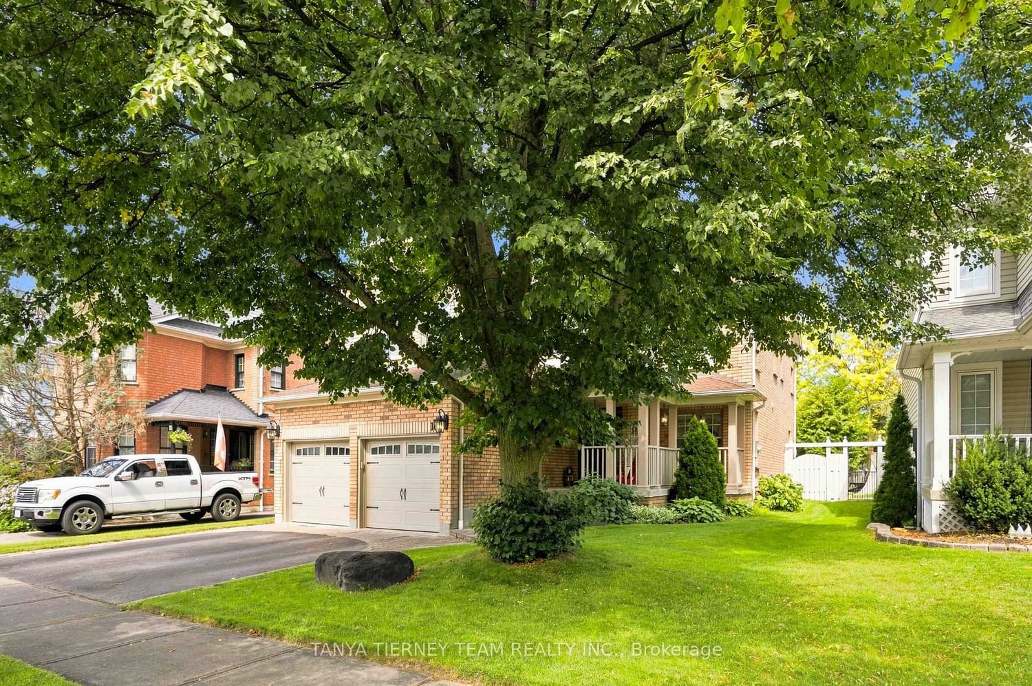 16 Waring Avenue • Whitby, ON photo 3