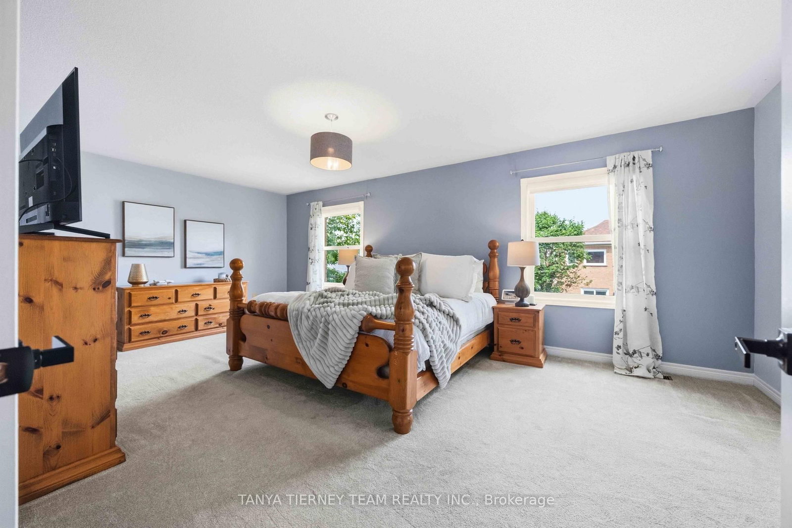 16 Waring Avenue • Whitby, ON photo 30