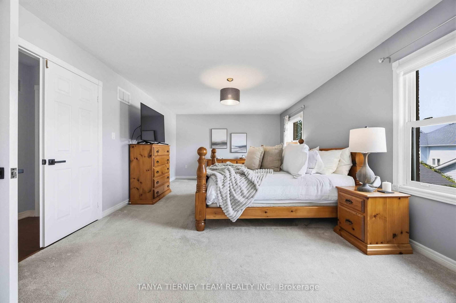 16 Waring Avenue • Whitby, ON photo 31