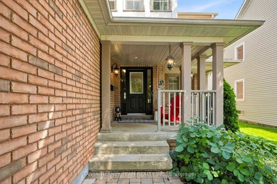 16 Waring Avenue • Whitby, ON photo 4
