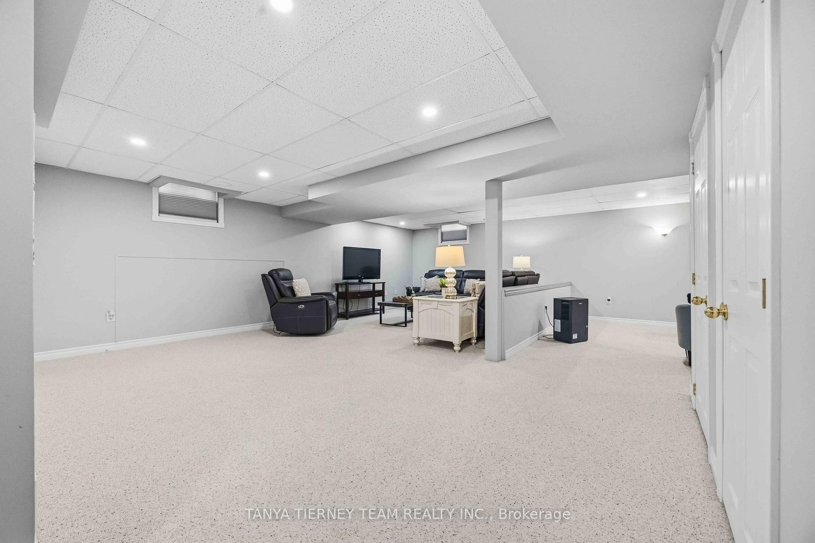 16 Waring Avenue • Whitby, ON photo 43