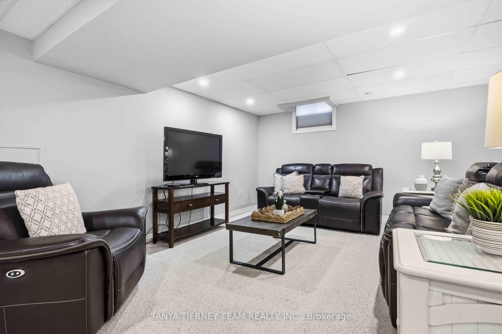 16 Waring Avenue • Whitby, ON photo 44