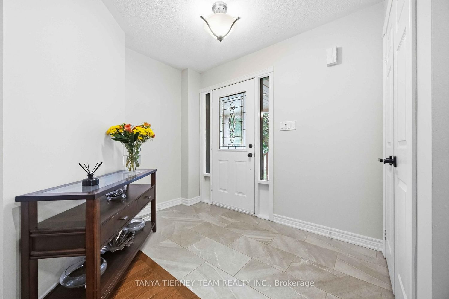 16 Waring Avenue • Whitby, ON photo 5