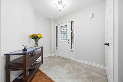16 Waring Avenue • Whitby, ON photo 5