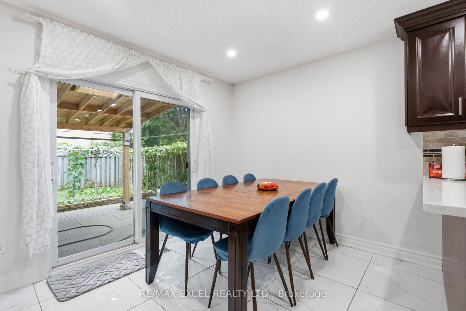 50 Shootfield Crescent • Toronto, ON photo 10