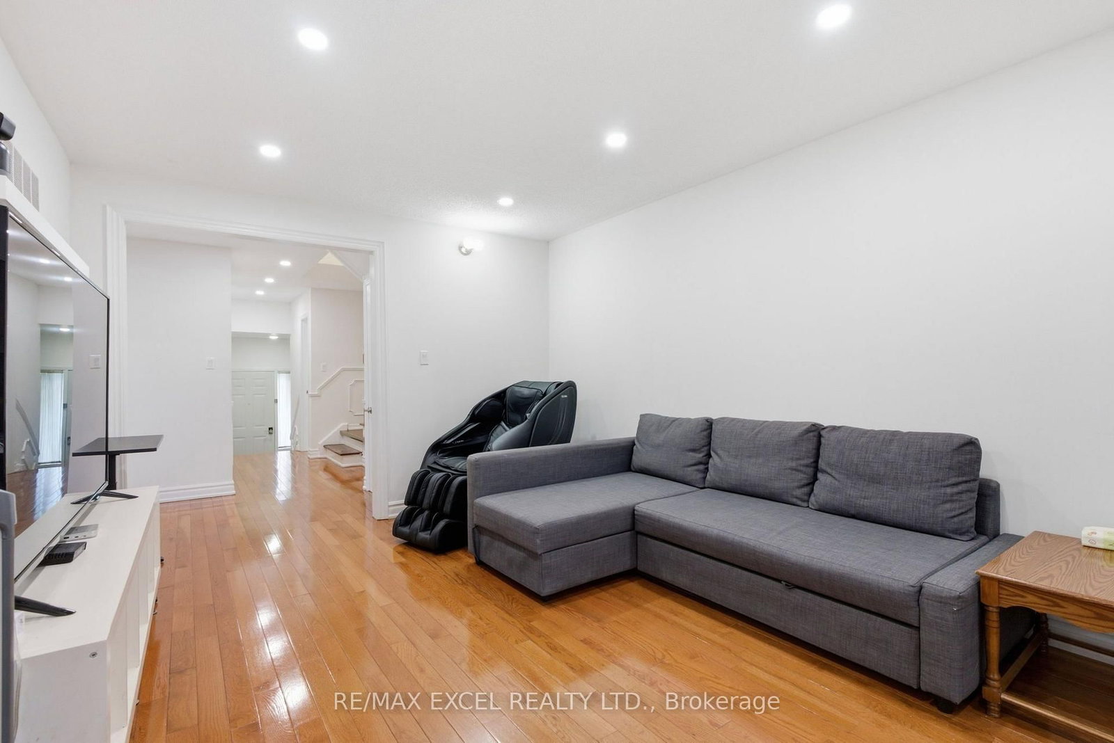 50 Shootfield Crescent • Toronto, ON photo 16