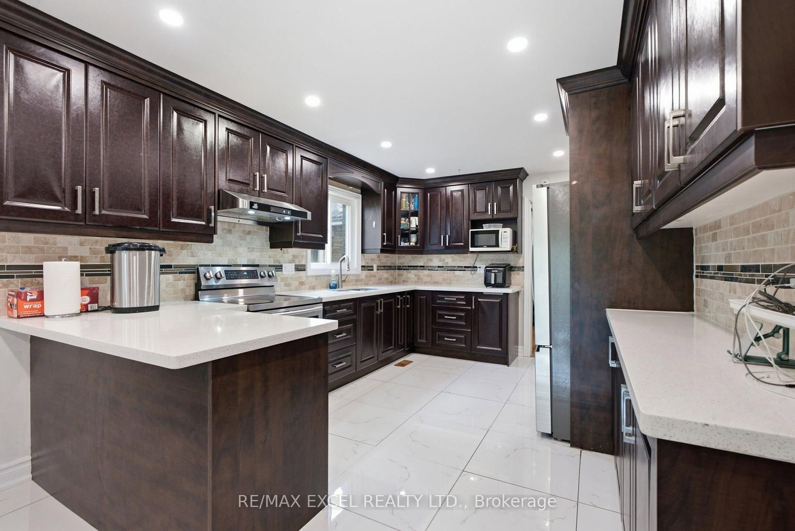 50 Shootfield Crescent • Toronto, ON photo 8