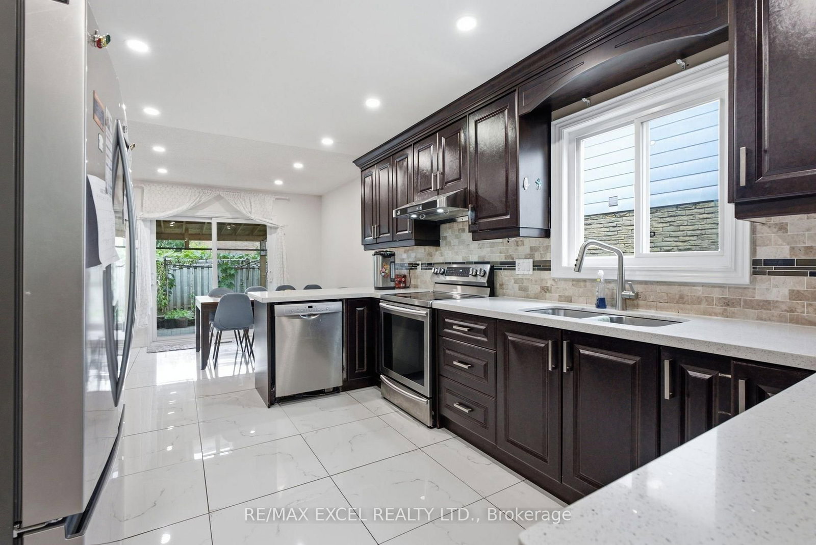 50 Shootfield Crescent • Toronto, ON photo 9