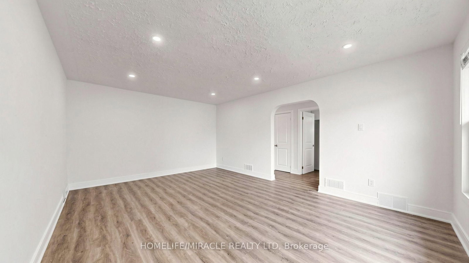 623 Olive Avenue • Oshawa, ON photo 8