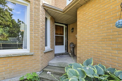 4 Martinet Street • Whitby, ON photo 4