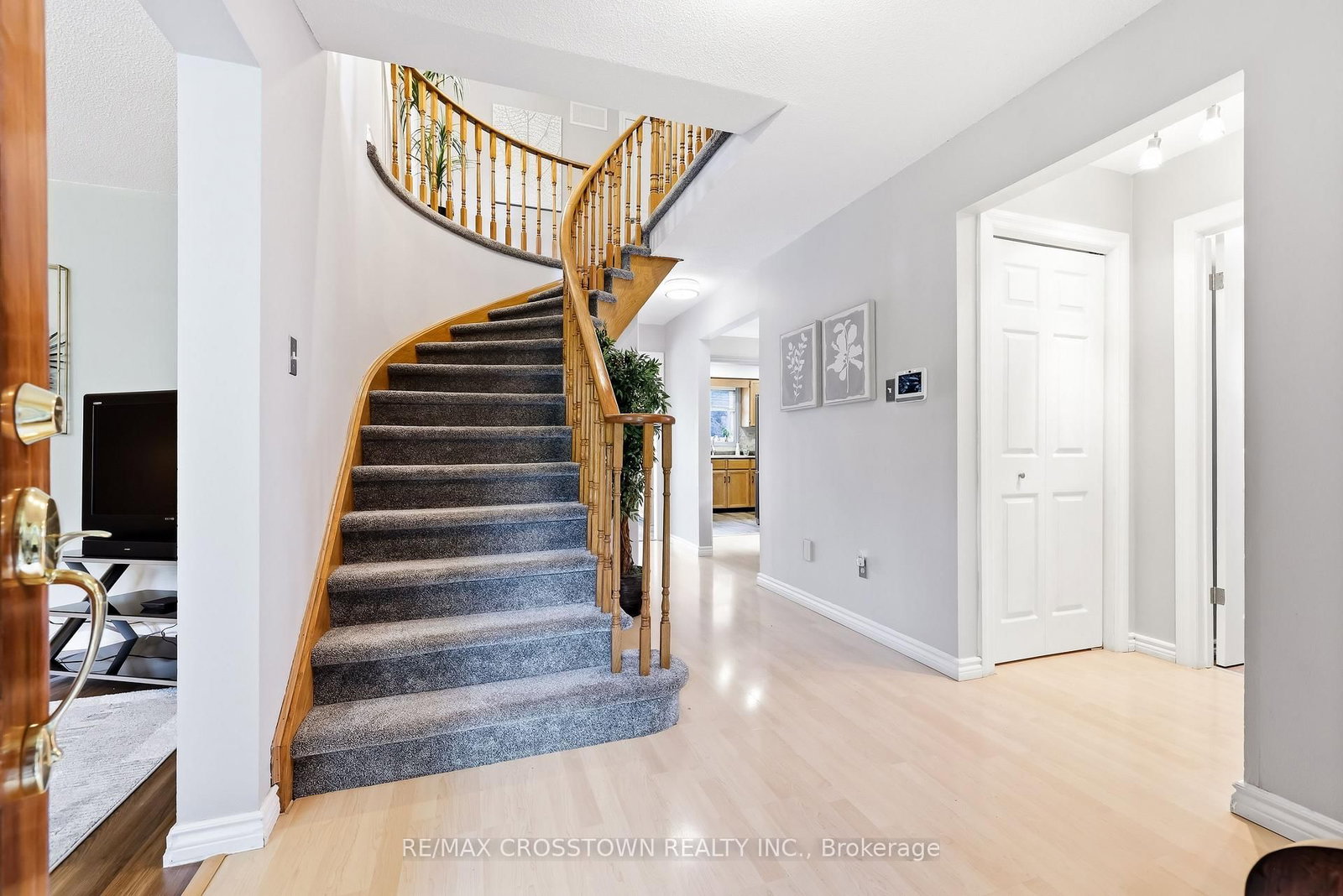 4 Martinet Street • Whitby, ON photo 5