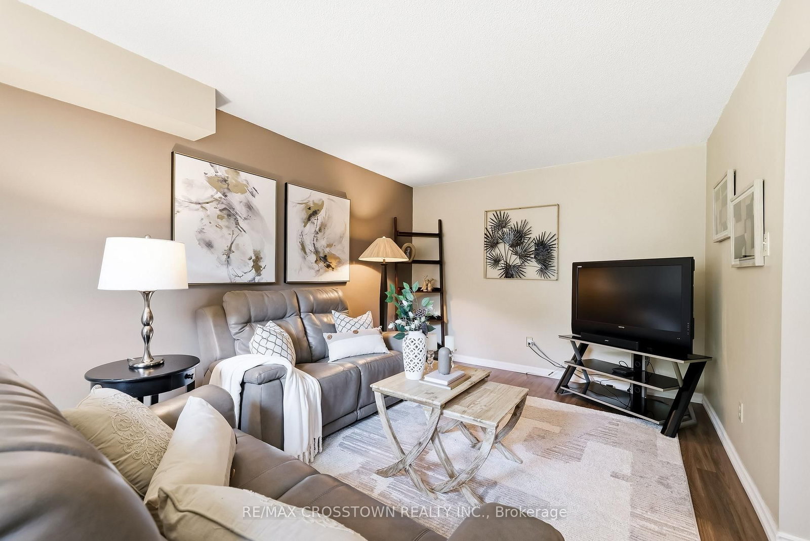 4 Martinet Street • Whitby, ON photo 7