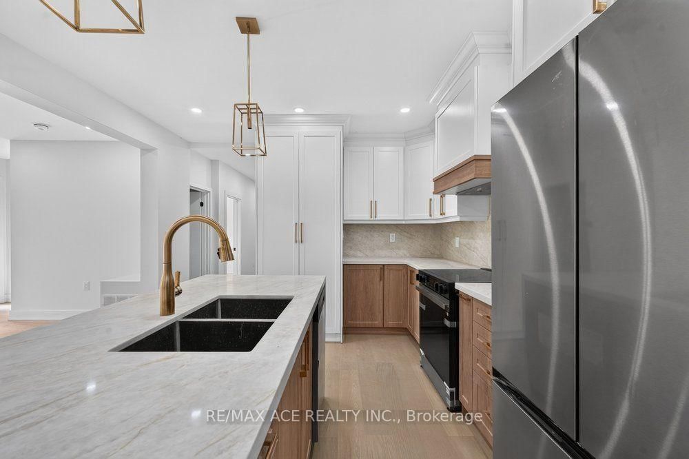 11 Faircroft Boulevard • Toronto, ON photo 19