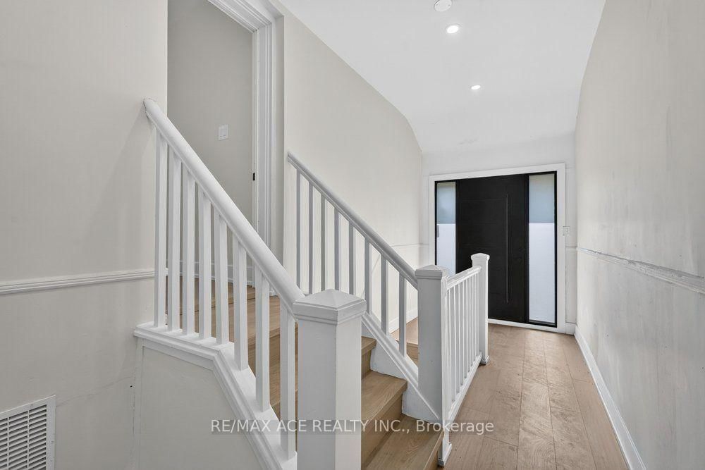 11 Faircroft Boulevard • Toronto, ON photo 32