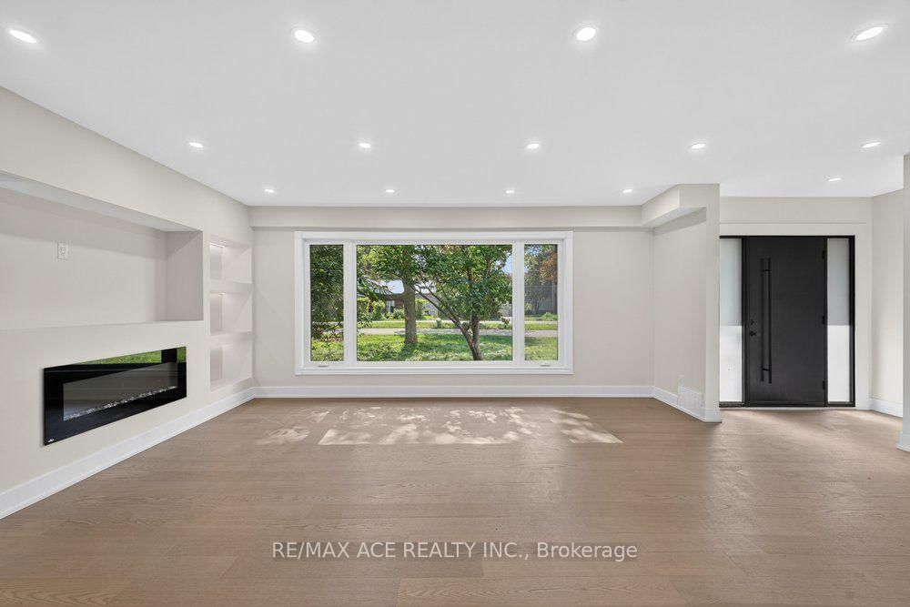 11 Faircroft Boulevard • Toronto, ON photo 8