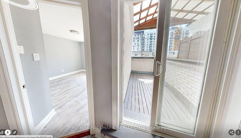 1610 Queen St E photo 4
