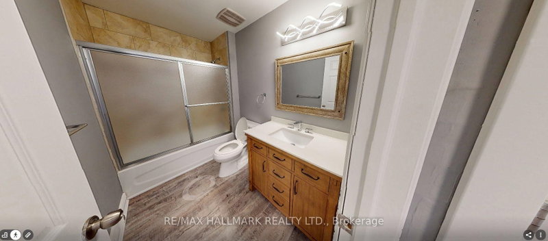 1610 Queen St E photo 5