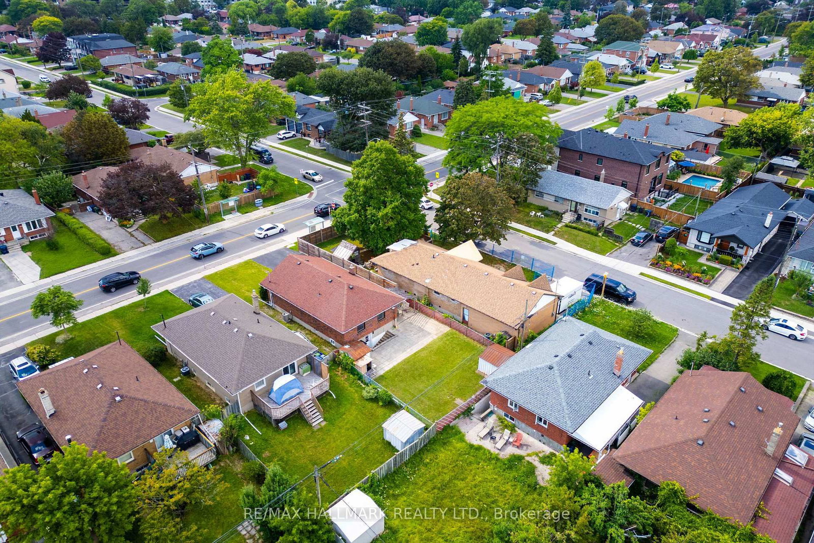 1557 Pharmacy Avenue • Toronto, ON photo 27