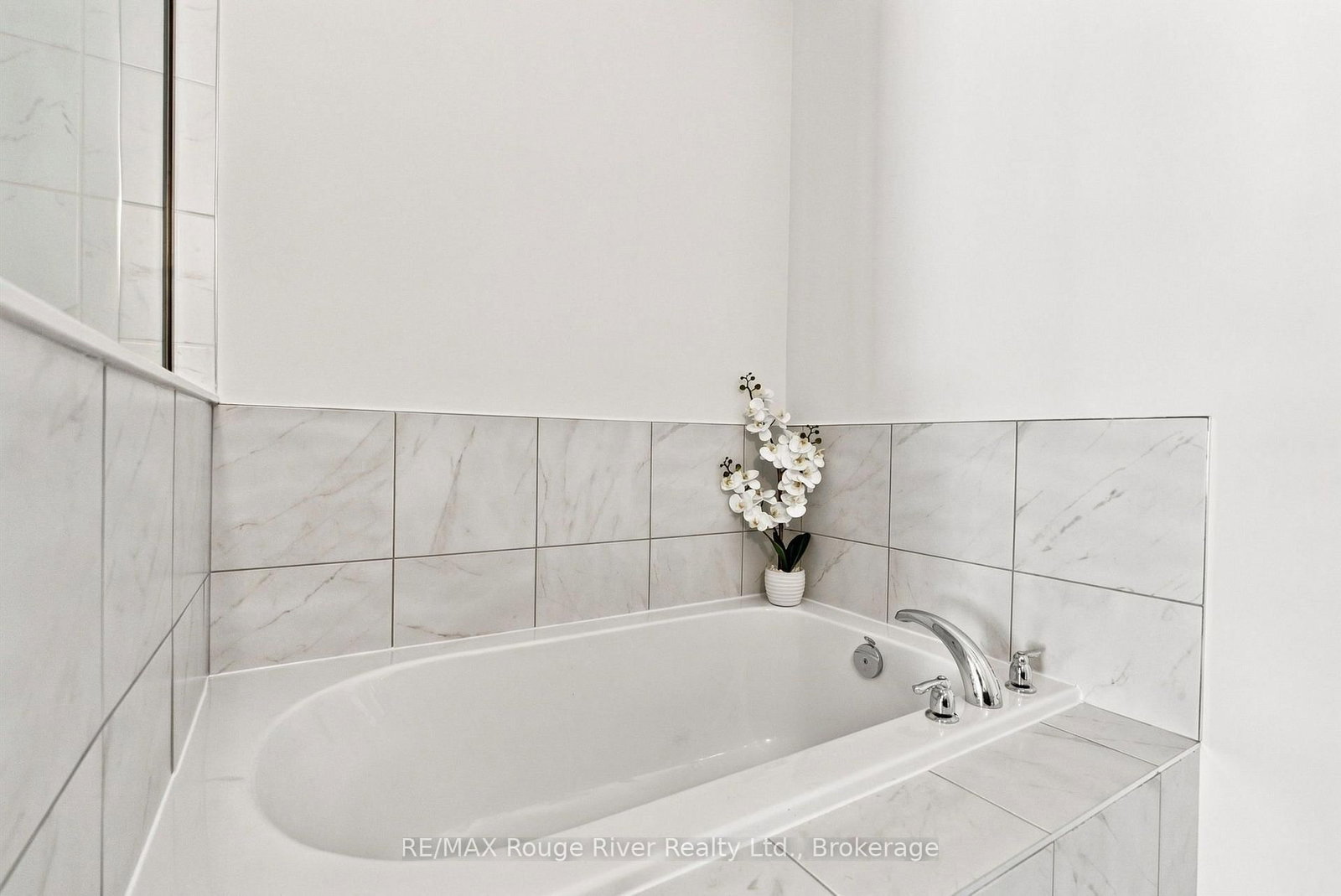 2607 Magdalen Path W • Oshawa, ON photo 32