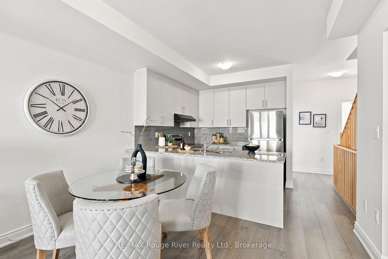 2607 Magdalen Path W • Oshawa, ON photo 4