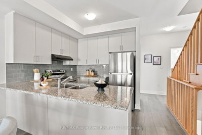 2607 Magdalen Path W • Oshawa, ON photo 6