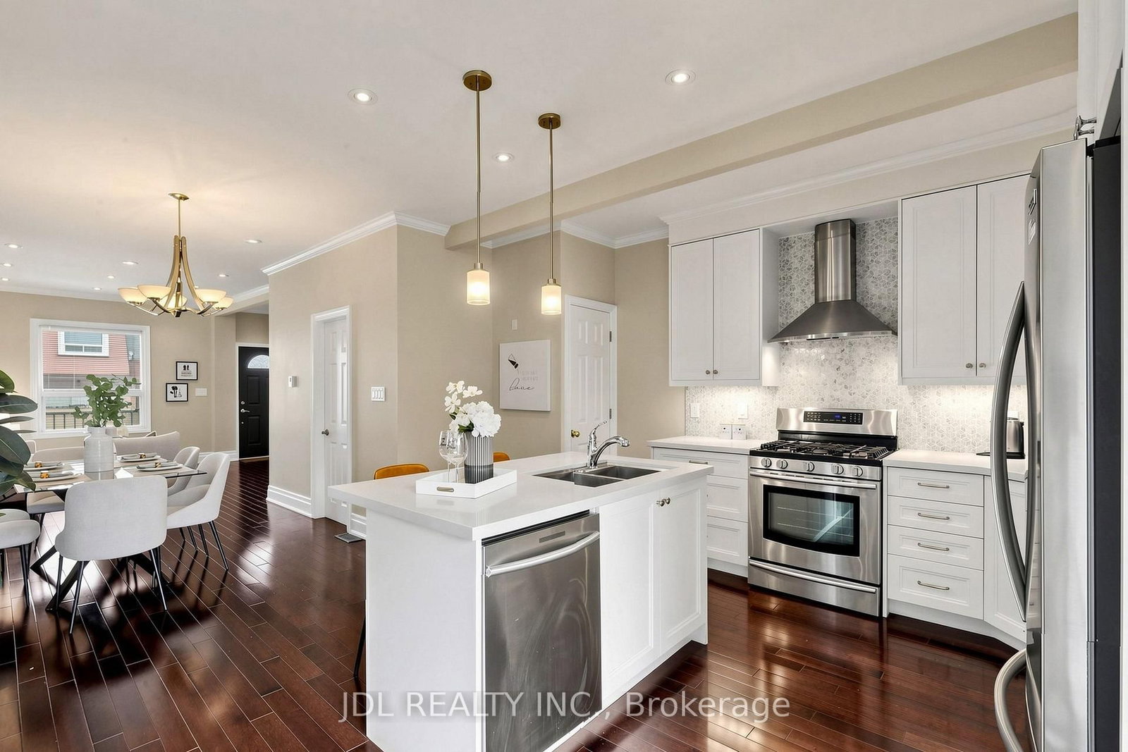831 Pape Avenue • Toronto, ON photo 11